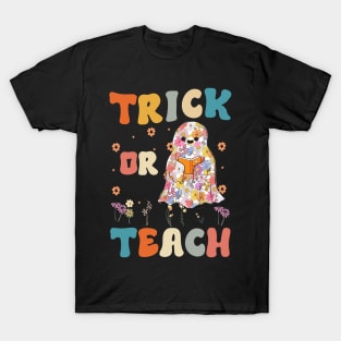 Groovy Halloween Trick Or Teach Retro Floral Ghost Teacher T-Shirt